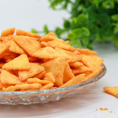 comprar El OEM curruscante del bocado del triángulo del maíz de las galletas populares del arroz condimentó las galletas online manufacture