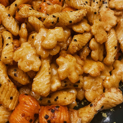 Buen precio Galletas japonesas deliciosas originales de Fried Crackers Baked Japanese Snacks en línea