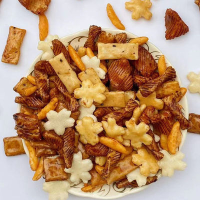 Buen precio Bocado salado caliente de las galletas del arroz para las galletas mezcladas del arroz de los países del Medio Oriente en línea