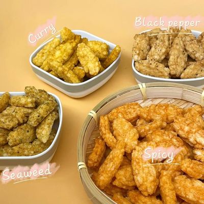 El bocado curruscante de la galleta de Chili Black Pepper Flavor Rice del curry de la alga marina frió