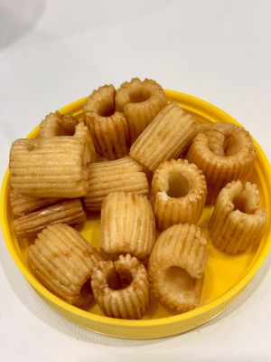 Buen precio Arroz cerrado galletas crujientes bocadillos bajos en calorías mordeduras crujientes en línea