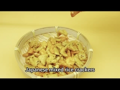 Las comidas coreanas mezclaron el bocado exótico del grano de las galletas del arroz